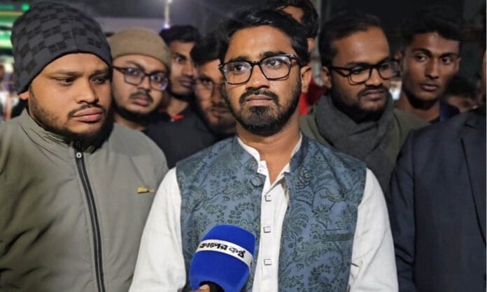 এ সময় জেলা গণঅধিকার পরিষদের সভাপতি সাখাওয়াত হোসেন, জেলা পেশাজীবী অধিকার পরিষদের আহ্বায়ক রাসেল হোসেন, জেলা ছাত্র অধিকার পরিষদের সাবেক সভাপতি আব্দুল্লাহ আল মামুন ও বৈষম্যবিরোধী ছাত্র আন্দোলনের সমন্বয়ক আবু রায়হান উপস্থিত ছিলেন।