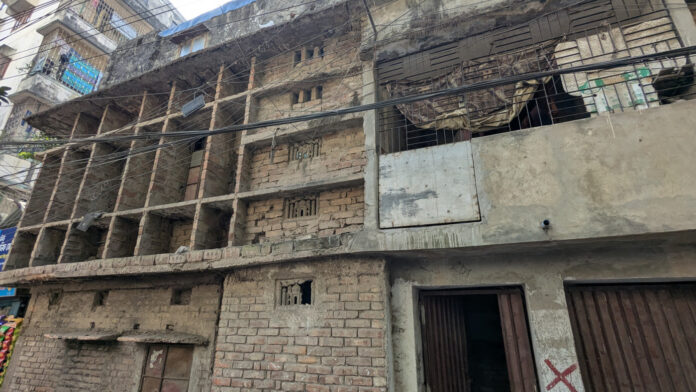 আসলেই লোকজনকে ভয় দেখানোর জন্য এসব গল্প বানানো হয়েছে, এইটা সত্য।