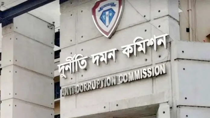 নিজ সংস্থারই জালে আটকে যাচ্ছেন দুদক কর্মকর্তারা