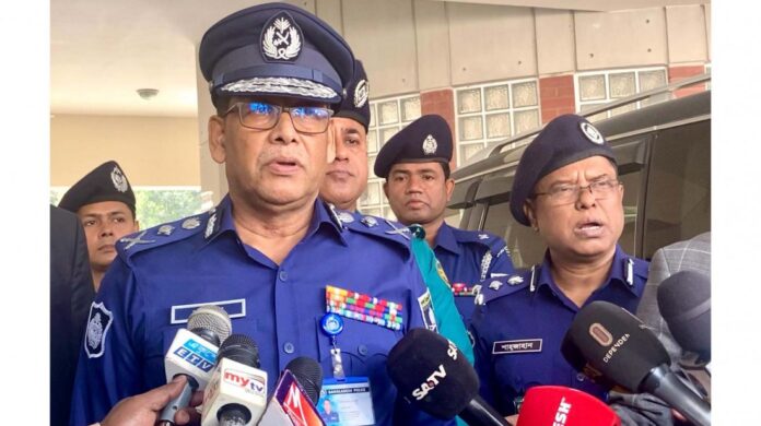 একটা গোষ্ঠী চাচ্ছে না আমরা স্থিতিশীল হই: আইজিপি