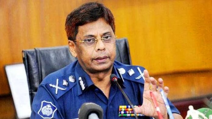 সাবেক আইজিপি শহিদুল হকের গোপন সম্পদের ২ বস্তা নথি উদ্ধার