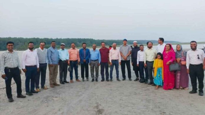 শিক্ষকদের থেকে চাঁদা তুলে আনন্দ ভ্রমণে প্রাথ‌মিক শিক্ষা কর্মকর্তারা