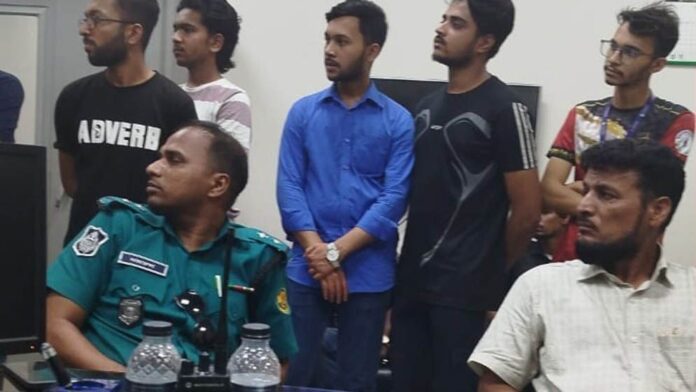 নিষিদ্ধ ছাত্রলীগ নেতাকে ছাড়তে ওসিকে ছাত্রদল নেতার সুপারিশ