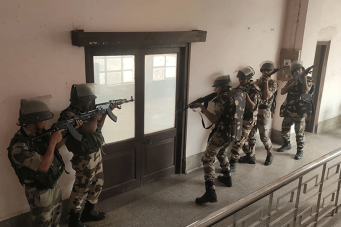 এবার ফারাক্কা বাঁধ প্রকল্পের ওপর সামরিক মহড়া দিল ভারত