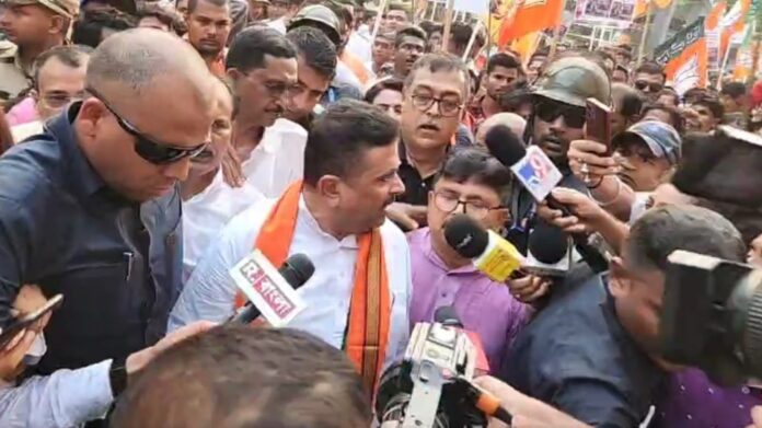 শুভেন্দুর গাড়িতে হামলা, লেজ গুটিয়ে পালালেন চোরের মতো