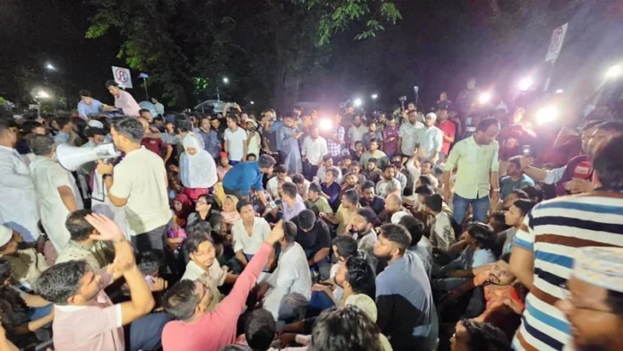 আওয়ামী লীগ নিষিদ্ধের দাবিতে আজও শাহবাগে ছাত্র-জনতা