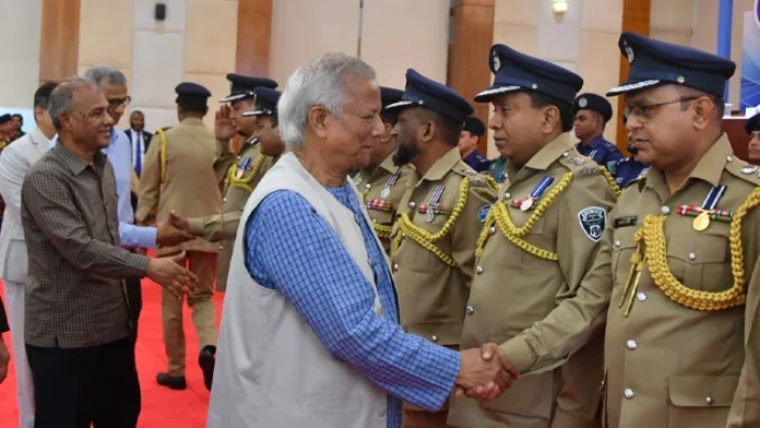 বাংলাদেশ পুলিশকে পাকিস্তানি সেনাবাহিনী বলে গুজব ছড়াচ্ছে ভারতীয় মিডিয়া