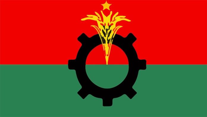 জাতীয় ঐকমত্য কমিশনের বেশির ভাগ সংস্কার প্রস্তাবেই একমত হয়েছে বিএনপি। চারটি কমিশনের মোট ৫৮৭ প্রস্তাবের মধ্যে ৪৩৬টিতেই একমত দলটি। এর মধ্যে দুদক সংস্কার কমিশনের ৪৭ সুপারিশের মধ্যে ৪৬টিতে, জনপ্রশাসন সংস্কার কমিশনের ২০৮ সুপারিশের মধ্যে ১৮৭টিতে, বিচার বিভাগীয় সংস্কার কমিশনের ৮৯ সুপারিশের ৬২টিতে এবং নির্বাচনিব্যবস্থা বিষয়ক সংস্কার কমিশনের ২৪৩ সুপারিশের মধ্যে ১৪১টিতে একমত বিএনপি। এছাড়া আরও ২৮টি প্রস্তাবে আংশিক একমতও পোষণ করেছে দলটি। ছয়টি সংস্কার কমিশনের মধ্যে পুলিশ সংস্কার কমিশনের বিষয় এখনো চূড়ান্ত আলোচনা হয়নি। তবে এ কমিশনের প্রস্তাবে থাকা র্যাব বিলুপ্তিসহ প্রায় সব বিষয়েই ঐকমত্য প্রতিষ্ঠা হয়েছে। আর সংবিধান সংস্কার কমিশনের ১৩১টি সুপারিশে বিএনপি দফাওয়ারি মতামত দিয়েছে। এতেও অধিকাংশ সুপারিশে একমত দলটি। এর মধ্যে উল্লেখযোগ্য ৭০ অনুচ্ছেদ ও প্রধানমন্ত্রীর মেয়াদ, প্রধান বিচারপতি নিয়োগ, জাতীয় সংসদে সংসদীয় স্থায়ী কমিটির সভাপতির পদ বিরোধী দলকে দেওয়ার ক্ষেত্রে সবচেয়ে গুরুত্বপূর্ণ চারটিসহ আসন সংখ্যার অনুপাতে সভাপতির পদ, রাষ্ট্রপতির ক্ষমতাসংক্রান্ত আর্টিকেল ৪৯ পরিবর্তনে একমত দলটি। আরও একমত পোষণ করেছে তত্ত্বাবধায়ক সরকারব্যবস্থা পুনঃপ্রবর্তন, ন্যায়পাল আইন যুগোপযোগী করা, জাতীয় সংসদের নির্বাচনি এলাকার সীমানা বিন্যাসে সংস্কার আনার জন্য সংবিধানের সংশ্লিষ্ট অনুচ্ছেদ সংশোধন ও আইনের মাধ্যমে বিশেষায়িত কমিটি গঠন, উপজেলা পর্যায়ে অধস্তন আদালত সম্প্রসারণ, জরুরি অবস্থা ঘোষণার বিধান পরিবর্তন ও সংশোধনও। বিএনপি সূত্রে এসব তথ্য জানা গেছে। সংস্কার নিয়ে কাজ করছেন-বিএনপির এমন দুজন স্থায়ী কমিটির সদস্য অভিন্ন তথ্য দিয়ে জানান, ছয়টি সংস্কার কমিশনের মধ্যে পুলিশ সংস্কার কমিশনের বিষয় এখনো আলোচনায় আসেনি। তবে ওই কমিশনে দলের প্রতিনিধিদের কাছে যতটুকু জেনেছেন তাতে র্যাব বিলুপ্তিসহ প্রায় সব বিষয়েই ঐকমত্য প্রতিষ্ঠা হয়েছে। দুদক সংস্কার কমিশনে কিছু ছাড় দিয়ে ৪৭টি সুপারিশের ৪৬টিতেই সম্মতি জানিয়েছেন। শুধু ২৯নং সুপারিশে আইনের মাধ্যমে করার পরিবর্তে আদালতের অনুমতি নেওয়ার বিদ্যমান বিধান অব্যাহত রাখার কথা বলেছে দল। এটা না হলে দুদকের কার্যক্রমকে অহেতুক বিলম্বিত করার সুযোগ সৃষ্টি হবে। জনপ্রশাসন সংস্কার কমিশনের ২০৮টি সুপারিশের মধ্যে ১৮৭টি প্রস্তাবে একমত হয়েছে এবং ৫টিতে আংশিক একমত হয়েছে। পাঁচটি সুপারিশে ভিন্নমত প্রদান করেছে। ১১টি প্রস্তাবে একমত হতে পারেনি-যেগুলো দেশে প্রদেশ সৃষ্টি, পদোন্নতি ও অন্যান্য প্রশাসনিক অসংগতির বিষয়ে। এর মধ্যে পদোন্নতির বিষয়ে আপিল বিভাগের রায় কার্যকর রয়েছে। তারা বলেন, বিচার বিভাগীয় সংস্কার কমিশনের গুরুত্বপূর্ণ ৮৯টি সুপারিশের মধ্যে ৬২টি সুপারিশে একমত হয়েছে এবং ৯টিতে আংশিকভাবে একমত হয়েছে। ১৮টিতে ভিন্নমত পোষণ করে যুক্তিসহ পরামর্শ দিয়েছে। এর মধ্যে বিচার বিভাগের স্বাধীনতাবিষয়ক সব প্রস্তাবে একমত হয়েছে। তবে এর কিছু বিষয়ে নির্বাচিত সংসদে আইন প্রণয়ন কিংবা ইতোমধ্যে কোনো অধ্যাদেশ হলে তা সংসদে রেটিফাই ও সাংবিধানিক সংশোধনীর প্রয়োজন হবে। নেতারা জানান, নির্বাচনিব্যবস্থা বিষয়ক সংস্কার কমিশনের ২৪৩টি সুপারিশের মধ্যে ১৪১টিতে বিএনপি একমত হয়েছে এবং ১৪টিতে আংশিকভাবে একমত হয়েছে। ৬৪টিতে ভিন্নমতসহ একমত হয়েছে। অর্থাৎ এসব বিষয়ে পরিবর্তনে একমত হয়ে বিভিন্ন আইনে ও বিধিতে সংশোধনী অধিকতর কার্যকর হবে, তা প্রস্তাব করেছে। ২৪টি বিষয়ে একমত হতে পারেনি। এর মধ্যে নির্বাচনিব্যবস্থা সংক্রান্ত ১২টি আইন ও ছয়টি নীতিমালা আছে। এ বিষয়ে রাষ্ট্রীয় সংবিধানেও নির্দিষ্ট বিধান আছে। এসব প্রস্তাবের বেশ কয়েকটি বাস্তবায়নযোগ্য নয় এবং কয়েকটি নির্বাচন কমিশনের স্বাধীনভাবে দায়িত্ব পালনে স্পষ্টতই বাধা সৃষ্টি করে তাদের সাংবিধানিক স্বাধীনতা ক্ষুণ্ন করবে। এছাড়া দলীয় সূত্রে জানা গেছে, সংবিধান সংস্কার কমিশনের ১৩১টি সুপারিশে বিএনপি দফাওয়ারি মতামত দিয়েছে। অধিকাংশ সুপারিশে একমত হয়েছে। এর মধ্যে উল্লেখযোগ্য ৭০ অনুচ্ছেদ ও প্রধানমন্ত্রীর মেয়াদ। দুই বিষয়ে বিএনপিই ছাড় দিয়েছে। বিশেষ করে প্রধানমন্ত্রীর মেয়াদ নির্দিষ্ট করে দেওয়ার বিধান বিশ্বের কোথাও না থাকার পরেও ঐকমত্য প্রতিষ্ঠার স্বার্থে দলটি সম্মত হয়েছে। প্রধান বিচারপতি নিয়োগের বিষয়েও নিজেদের প্রস্তাব থেকে সরে এসে একমত হয়েছে। রাষ্ট্রপতির ক্ষমতাসংক্রান্ত আর্টিকেল ৪৯ পরিবর্তনে বিএনপি সম্মত হওয়ায় ঐকমত্য প্রতিষ্ঠা হয়েছে। সব বিভাগীয় পর্যায়ে হাইকোর্টের স্থায়ী বেঞ্চ প্রতিষ্ঠার ব্যাপারে সম্মত হয়ে তা বিচার বিভাগের সঙ্গে আলোচনার মাধ্যমে বাস্তবায়নে বিএনপি পরামর্শ দিয়েছে। কারণ ইতোপূর্বে ১৯৮৮ সালে এমন উদ্যোগকে উচ্চ আদালত বাতিল করে দিয়েছিলেন। এছাড়া জরুরি অবস্থা ঘোষণাসংক্রান্ত সংবিধানে যে বিধান আছে সেখানে পরিবর্তন ও সংশোধনের বিষয়ে একমত বিএনপি। দলটি বলছে, যেহেতু জরুরি অবস্থা অতীতে অপব্যবহার হয়েছে বলে সবাই মত দিয়েছেন, তাই প্রতিশ্রুতি দেওয়া হয়েছে কোনোভাবেই তা যেন রাজনৈতিকভাবে অপব্যবহার করা না হয়। উপজেলা পর্যায়ে অধস্তন আদালত সম্প্রসারণেও একমত দলটি। তবে এক্ষেত্রে কিছু বিষয় সুনির্দিষ্ট করে মত দেওয়া হয়েছে। দলটি বলছে, এমন বহু সংস্কার প্রস্তাবে শুধুই ঐকমত্য প্রতিষ্ঠার স্বার্থে বিএনপি একমত হয়েছে। যেগুলো বাস্তবায়ন অত্যন্ত দুরূহ এবং যে উদ্দেশ্যে এসব প্রস্তাব তা অর্জনের সাফল্য প্রশ্নসাপেক্ষ। রাষ্ট্র পরিচালনার এবং সংসদীয় কার্যক্রম দীর্ঘ অভিজ্ঞতার আলোকে বিএনপি যুক্তিগ্রাহ্য মতামত দিয়ে দায়িত্ব পালন করেছে। দলটির নীতিনির্ধারণী পর্যায়ের নেতারা বলেন, বিভিন্ন বিষয়ে ঐকমত্যে পৌঁছার জন্য বিএনপির প্রতিনিধিরা সভায় অংশগ্রহণকারী অন্যান্য রাজনৈতিক দলের মধ্যে ঐকমত্য প্রতিষ্ঠা এবং অনেক বিষয়ে ছাড় দিয়ে হলেও একমত হয়ে কমিশনের ঐকমত্য প্রতিষ্ঠার প্রয়াসকে সহযোগিতা করেছেন। কিন্তু দীর্ঘ আলোচনার পর সংস্কার কমিশনগুলো যেসব প্রস্তাব পেশ করেছেন, তার বিপরীত কিংবা নতুন নতুন প্রস্তাব উত্থাপন এবং তা নিয়ে অনেক সময় অচলাবস্থা সৃষ্টির কারণে কার্যক্রম বিলম্বিত হচ্ছে। ঐকমত্য প্রতিষ্ঠায় আগ্রহী বলেই বিএনপির প্রতিনিধিরা ধৈর্য ধরে আলোচনা শুনছেন এবং তথ্যপ্রমাণ ও যুক্তি দিয়ে সঠিক সিদ্ধান্ত গ্রহণে কমিশনকে সহযোগিতা করছেন। বিএনপি মহাসচিব মির্জা ফখরুল ইসলাম আলমগীর যুগান্তরকে বলেন, ‘রাষ্ট্র পরিচালনায় গুরুত্বপূর্ণ কিছু প্রতিষ্ঠানকে শক্তিশালী করার নামে জনগণের নির্বাচিত সংসদ, নির্বাচিত সরকার তথা রাষ্ট্র কাঠামোকে দুর্বল ও অকার্যকর করার কোনো প্রস্তাবের যুক্তিসংগত বিরোধিতা সংস্কারের মূল উদ্দেশ্যের সঙ্গে সংগতিপূর্ণ বলে আমরা মনে করি। জনগণের দ্বারা নির্বাচিত জনগণের কাছে দায়বদ্ধ এবং জনগণকে জবাবদিহি করতে বাধ্য কোনো সরকারকে গণতান্ত্রিক রাষ্ট্রব্যবস্থায় দুর্বল ও অকার্যকর করা অবশ্যই সংস্কারের মূল আকাঙ্ক্ষার সঙ্গে সাংঘর্ষিক। ফলে এমন কোনো প্রয়াসে সমর্থন জানানো সংস্কারের মূল উদ্দেশ্যের পরিপন্থি বলে তা থেকে বিরত থাকার অর্থ সংস্কার প্রক্রিয়াকে বাধাগ্রস্ত করা নয় বরং এই প্রক্রিয়াকে সহযোগিতা করা।’ তিনি আরও বলেন, ‘স্বৈরাচার ও ফ্যাসিবাদের পুনরুত্থান রোধে বিএনপিই সবচেয়ে সক্রিয়। ব্যক্তি কিংবা প্রতিষ্ঠানকে অধিক ক্ষমতা দিলে যেমন ফ্যাসিবাদ কায়েম হয়, ঠিক তেমনি নির্বাচিত সরকার এবং সংসদকে ক্ষমতাহীন করলে রাষ্ট্র দুর্বল, ভঙ্গুর ও অকার্যকর হয়। আমরা যেন দলীয় স্বার্থের ঊর্ধ্বে থেকে হাজারো শহীদের রক্তে অর্জিত পরিবর্তনের এই সুযোগকে গঠনমূলকভাবে কাজে লাগাই। মহান স্বাধীনতাযুদ্ধ, ’৯০-এর গণ-অভ্যুত্থান এবং চব্বিশের জুলাই-আগস্টের ছাত্র-শ্রমিক-জনতার গণ-অভ্যুত্থানের আকাঙ্ক্ষা ধারণ করে একটি বৈষম্যহীন, মানবিক ও সমৃদ্ধ বাংলাদেশ গড়ার দায়িত্ব পালনে ব্যর্থ না হই।’