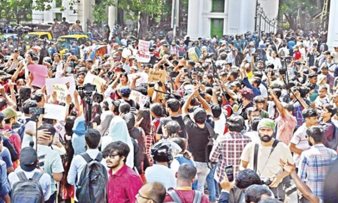 ৩১ জুলাই : মার্চ ফর জাস্টিসে ব্যাপক সহিংসতা