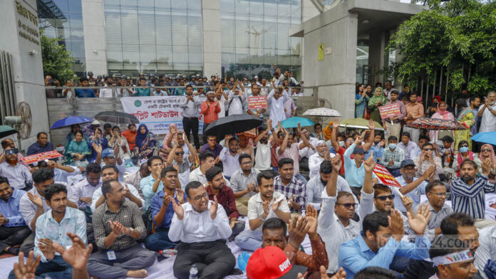 এনবিআরে আন্দোলন: চট্টগ্রাম কাস্টম হাউজ কমিশনার বরখাস্ত
