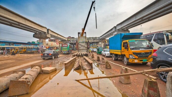 গলার কাঁটা হয়ে দাঁড়িয়েছে বিআরটি প্রকল্প