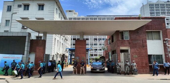 সচিবালয়ে প্রধান উপদেষ্টা, কঠোর নিরাপত্তা