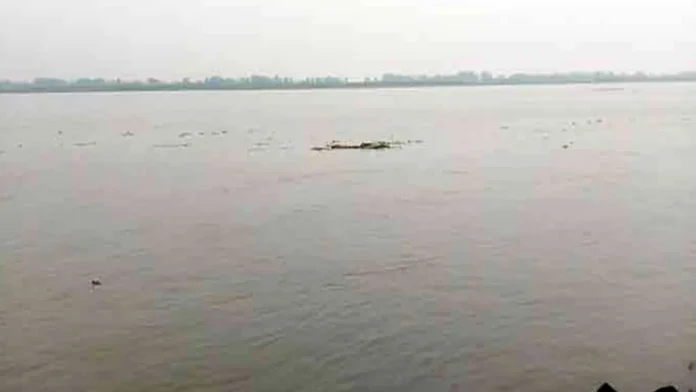 ভারত থেকে ভেসে এলো অ্যাসিডে পোড়ানো ২ বাংলাদেশীর লাশ