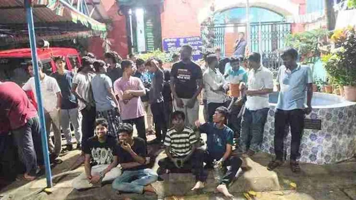 বাংলায় কথা বলায়’ কলকাতায় যুবককে মারধর