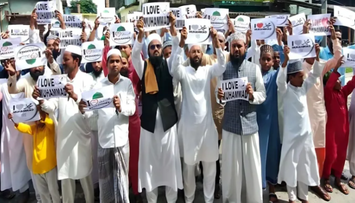 ‘আই লাভ মুহাম্মদ’ ব্যানার ঘিরে ভারতে মুসলমানদের ব্যাপক হয়রানি