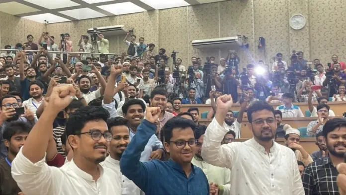তার নিকটতম প্রতিদ্বন্দী ছাত্রদল সমর্থিত তানভীর আল হাদী মায়েদ পাঁচ হাজার ৬৪ ভোট পেয়েছেন। ভিপি পদে অন্য আলোচিত প্রার্থীদের মধ্যে স্বতন্ত্র ঐক্যজোটের উমামা ফাতেমা পেয়েছেন তিন হাজার ৩৮৯ ভোট। বৈষম্যবিরোধী শিক্ষার্থী সংসদের ভিপি পদের প্রার্থী আবদুল কাদের এক হাজার ১০৩ ভোট পেয়েছেন। অন্যদিকে, তিন হাজার ৮৮৪ টি ভোট পেয়েছেন স্বতন্ত্র প্রার্থী শামীম হোসেন। জিএস পদে যারা আলোচিত ছিলেন তাদের মধ্যে প্রতিরোধ পর্ষদের মেঘমল্লার বসু চার হাজার ৯৪৯ ভোট পেয়েছেন। বৈষম্যবিরোধী শিক্ষার্থী সংসদের জিএস প্রার্থী আবু বাকের মজুমদার দুই হাজার ১৩১ ভোট পেয়ে পরাজিত হয়েছেন।