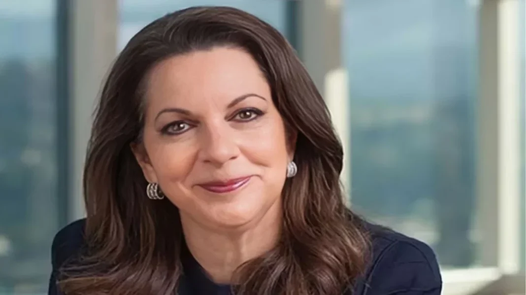 সিইও পদ না পেয়ে পুরো কোম্পানিই কিনে নিলেন নারী