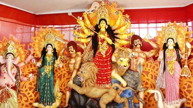 ষষ্ঠী পূজার মধ্য দিয়ে শুরু হচ্ছে হিন্দুদের সবচেয়ে বড় ধর্মীয় উৎসব দুর্গাপূজা