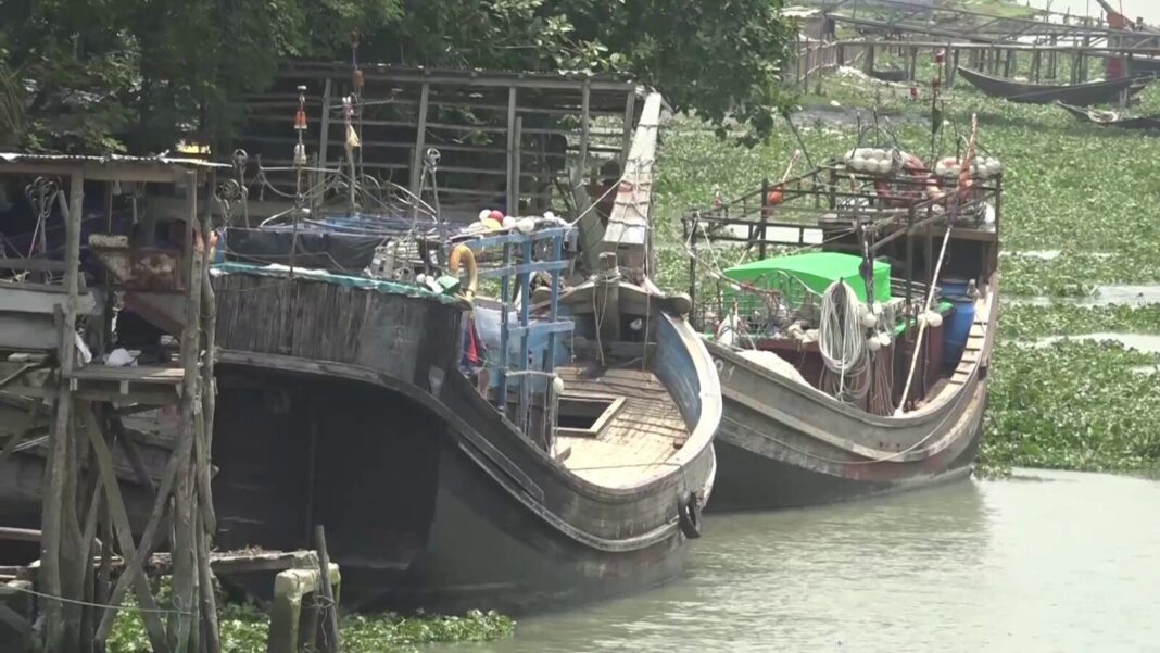 সদ্যভূমিষ্ট শিশুকে কোলে নিতে পারলেন না বাবা, ভারতের কারাগারে ১৩ জেলে আটক