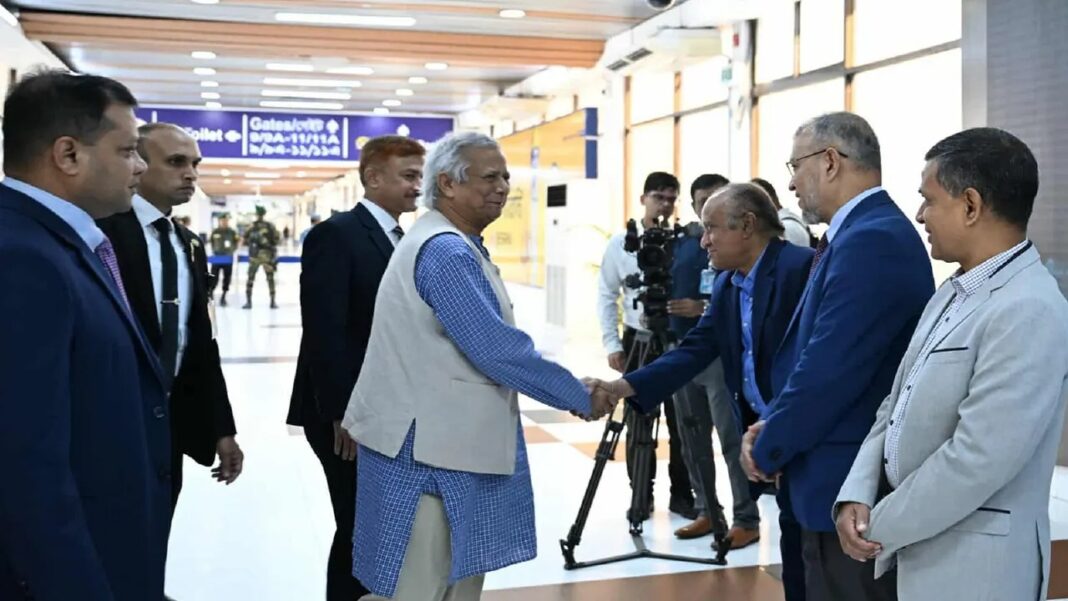 দেশে ফিরেছেন প্রধান উপদেষ্টা