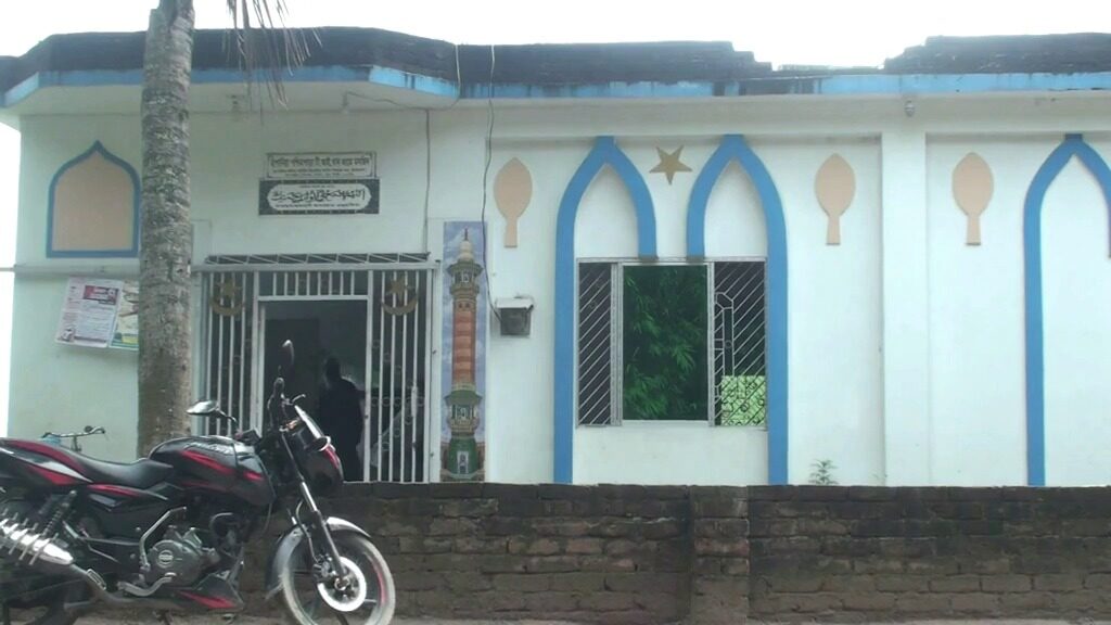 ক্রিকেটার তামিমের অর্থায়নে নাটোরে মসজিদ নির্মাণ