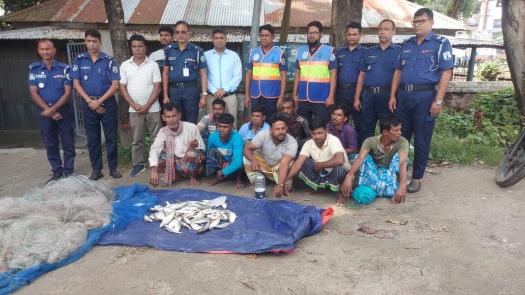 পদ্মায় নৌ পুলিশের অভিযানে জাল জব্দ, ৯ জেলের কারাদণ্ড
