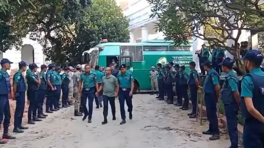 ট্রাইব্যুনাল থেকে ১৫ সেনা কর্মকর্তাকে নেয়া হলো সেনানিবাসের সাবজেলে