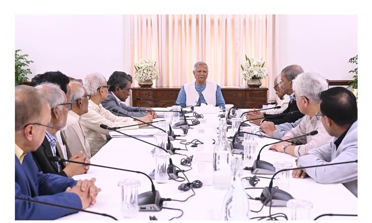 নির্বাচনে স্বচ্ছতা নিশ্চিতে দ্রুত বডি-ওর্ন ক্যামেরা ক্রয়ের নির্দেশ প্রধান উপদেষ্টার