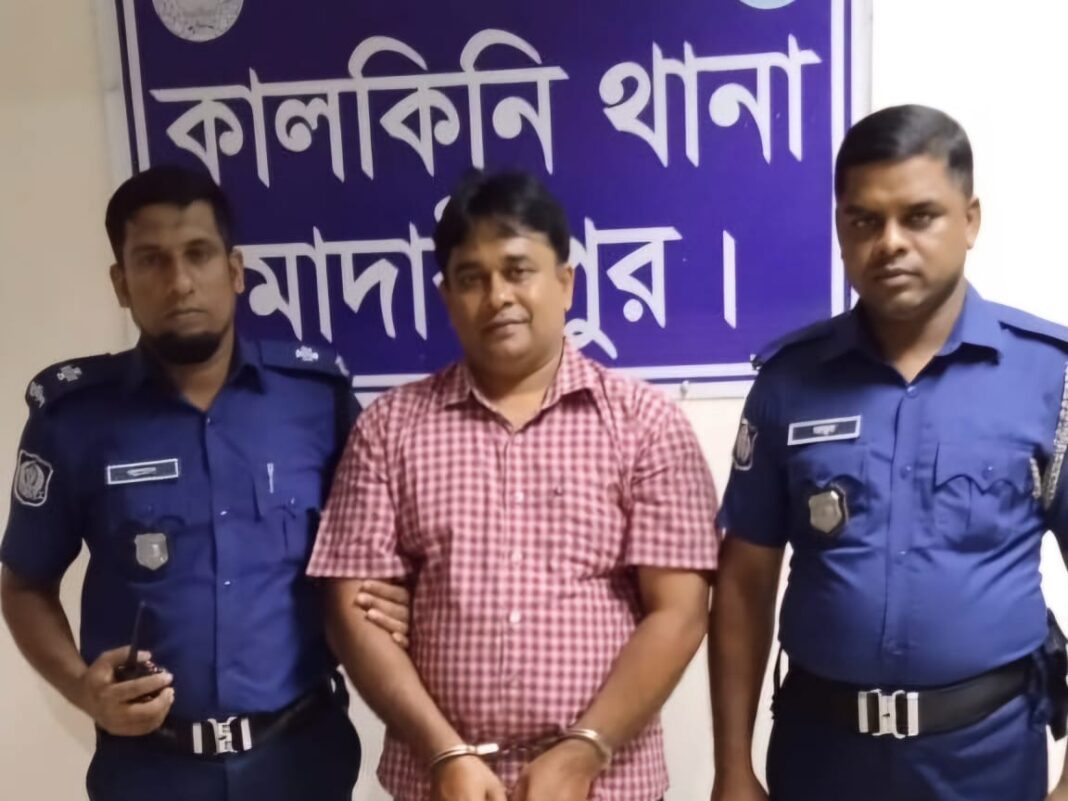 কালকিনিতে উপজেলা তাঁতীলীগের সাধারণ সম্পাদক গ্রেপ্তার