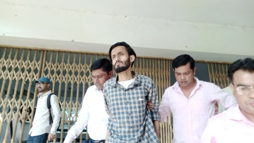 পরীক্ষার হল থেকে ইবি ছাত্রলীগ কর্মীকে আটক করে থানায় সোপর্দ