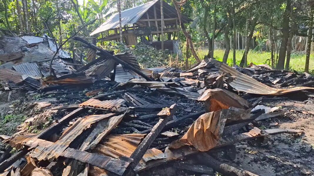 ইসলামী ছাত্র আন্দোলন পিরোজপুর পৌর শাখা সভাপতির বসতঘরে অগ্নিসংযোগ