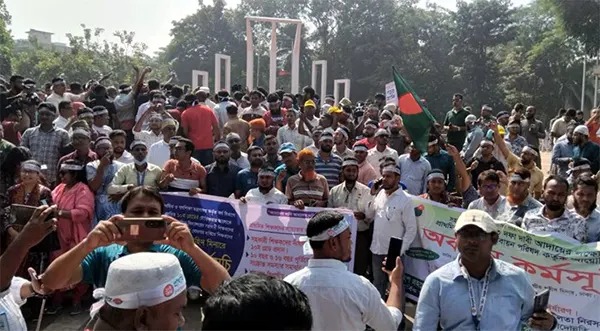 শিক্ষকরা কর্মবিরতিতে, ক্লাসের বাইরে প্রাথমিকের ১ কোটি শিক্ষার্থী