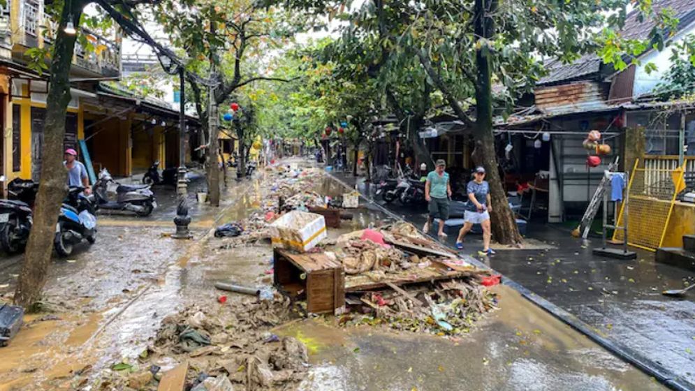 ভিয়েতনামে বন্যায় মৃত বেড়ে ৫৫