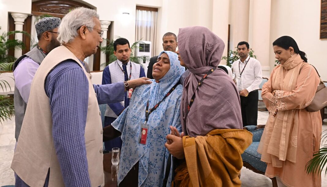 ওসমান হাদির পরিবারের সঙ্গে প্রধান উপদেষ্টার সাক্ষাৎ, সর্বোত্তম চিকিৎসা নিশ্চিতের আশ্বাস
