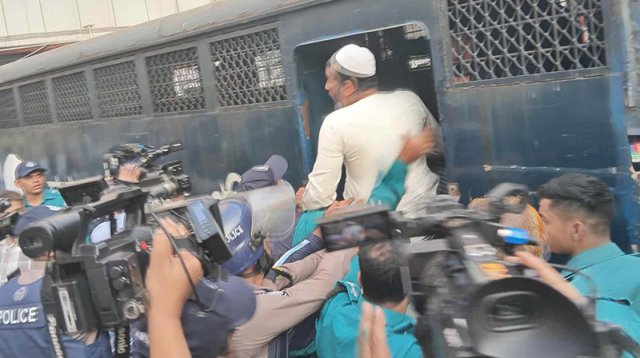 সচিবালয় ভাতার দাবিতে আন্দোলনকারিদের ৫জন আটক