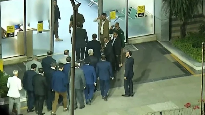 এভারকেয়ারে মায়ের কাছে তারেক রহমান