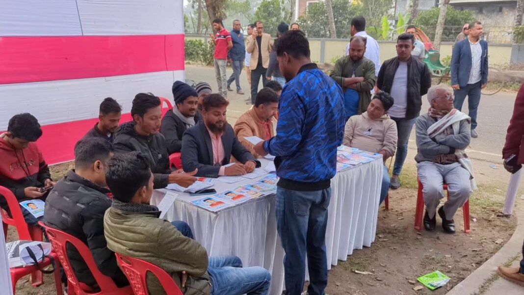 ১৭ বছর পর পিরোজপুর চেম্বার অব কমার্সের নির্বাচনে চলছে ভোটগ্রহণ