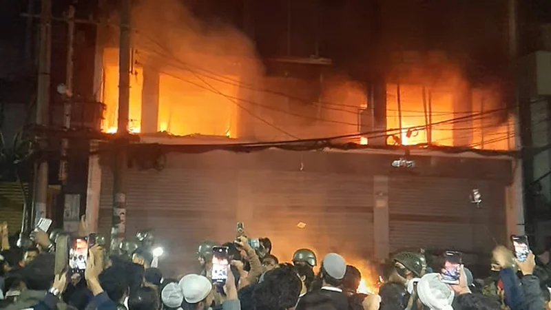 প্রথম আলোয় হামলা, লুটপাট ও অগ্নিসংযোগ: ৫০০ জনকে আসামি করে মামলা