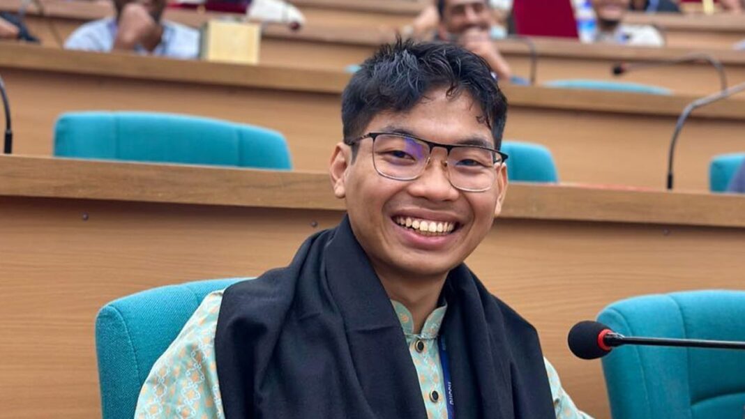 ডাকসু থেকে পদত্যাগের ঘোষণা দিলেন সর্বমিত্র চাকমা