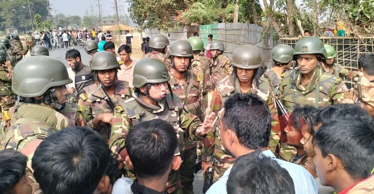 মিয়ানমার থেকে ছোড়া গুলিতে টেকনাফে শিশু গুলিবিদ্ধ