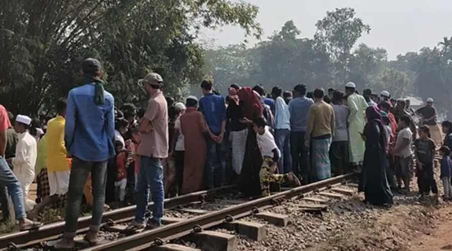 মর্মান্তিক দুই সন্তানকে নিয়ে ট্রেনের নিচে ঝাঁপ দিলেন মা