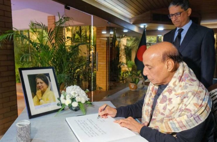 ভারত-বাংলাদেশ সম্পর্ক জোরদারে খালেদা জিয়ার অবদান স্মরণীয়: রাজনাথ সিং