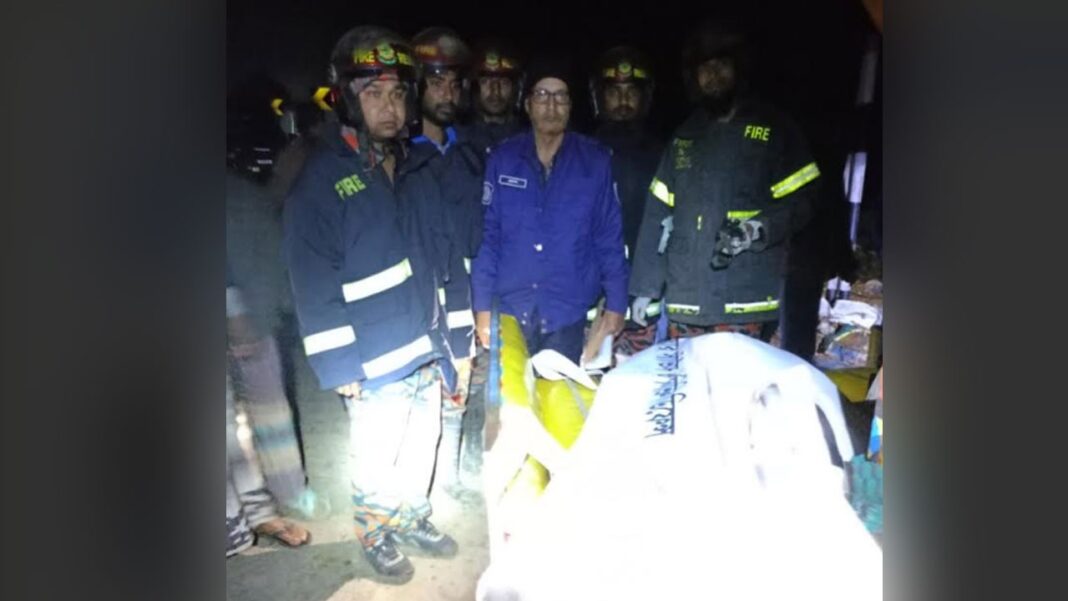 নওগাঁয় ডাম্পট্রাকের চাপায় ৫ আদিবাসী কৃষক নিহত