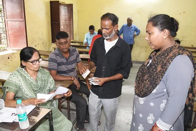 ভারতে ভোটার তালিকা থেকে মুসলমান ও শ্রমিকদের বাদ দেওয়া হচ্ছে