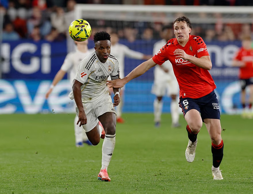 ওসাসুনার কাছে রিয়ালের হার, লীগে শীর্ষে উঠার সুযোগ বার্সার