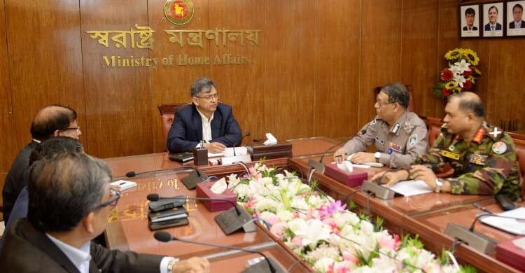 সব বাহিনীর প্রধানকে নিয়ে বৈঠকে স্বরাষ্ট্রমন্ত্রী