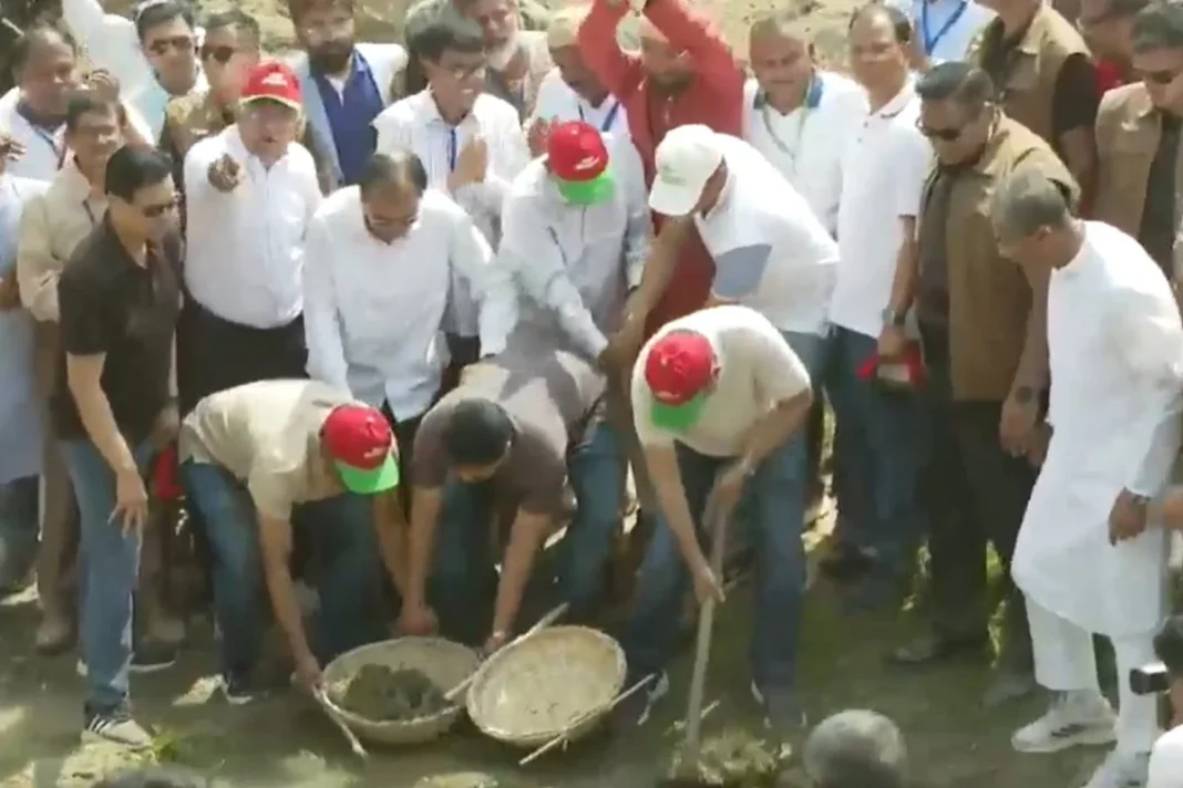 খাল খনন কর্মসূচির উদ্বোধন করলেন প্রধানমন্ত্রী