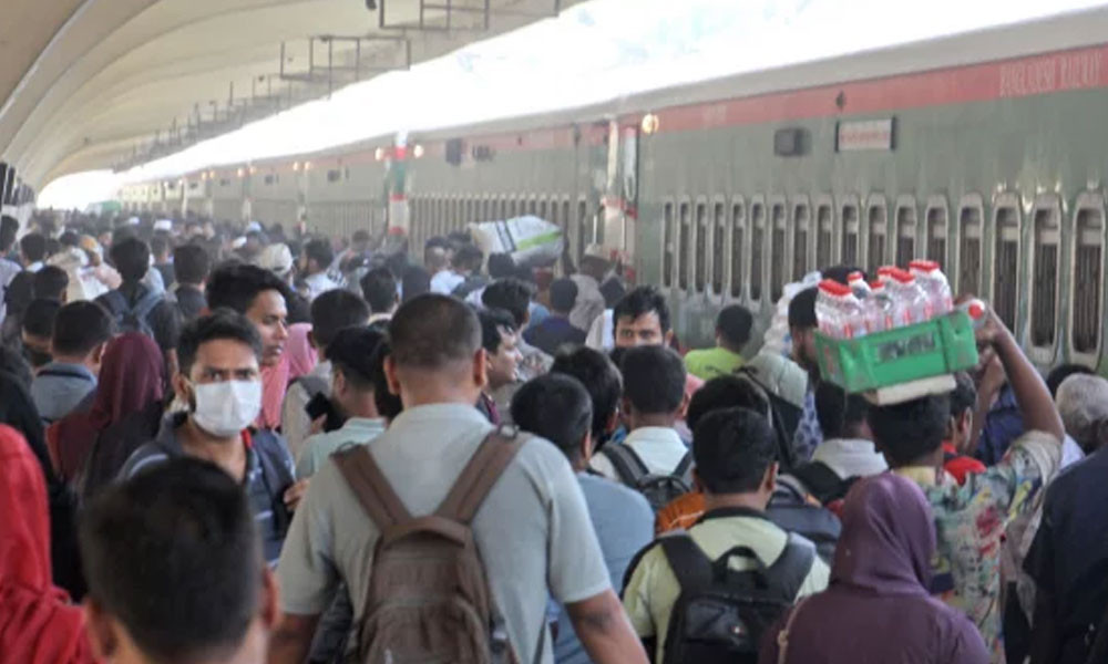 কমলাপুর স্টেশনে উপচে পড়া ভিড়