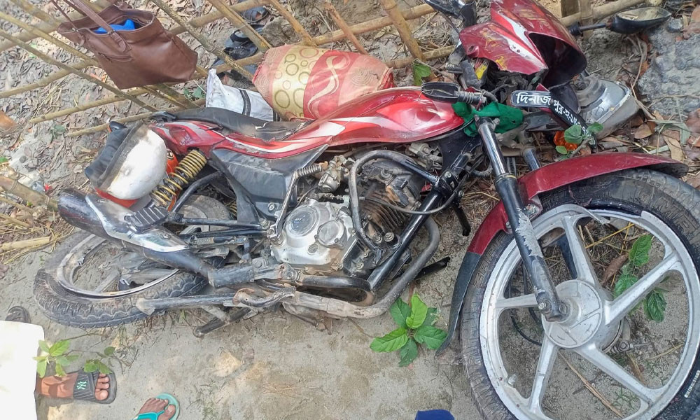 লালমনিরহাটে ঈদের ছুটিতে বাড়ি ফেরার পথে ট্রাকচাপায় পিষ্ট স্বামী-স্ত্রী-সন্তান