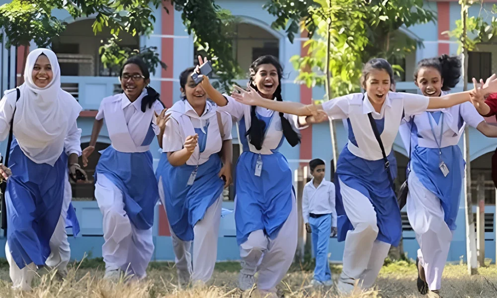 সব শিক্ষাপ্রতিষ্ঠানে ৬ দিন ক্লাস, ৩ দিন অনলাইনে